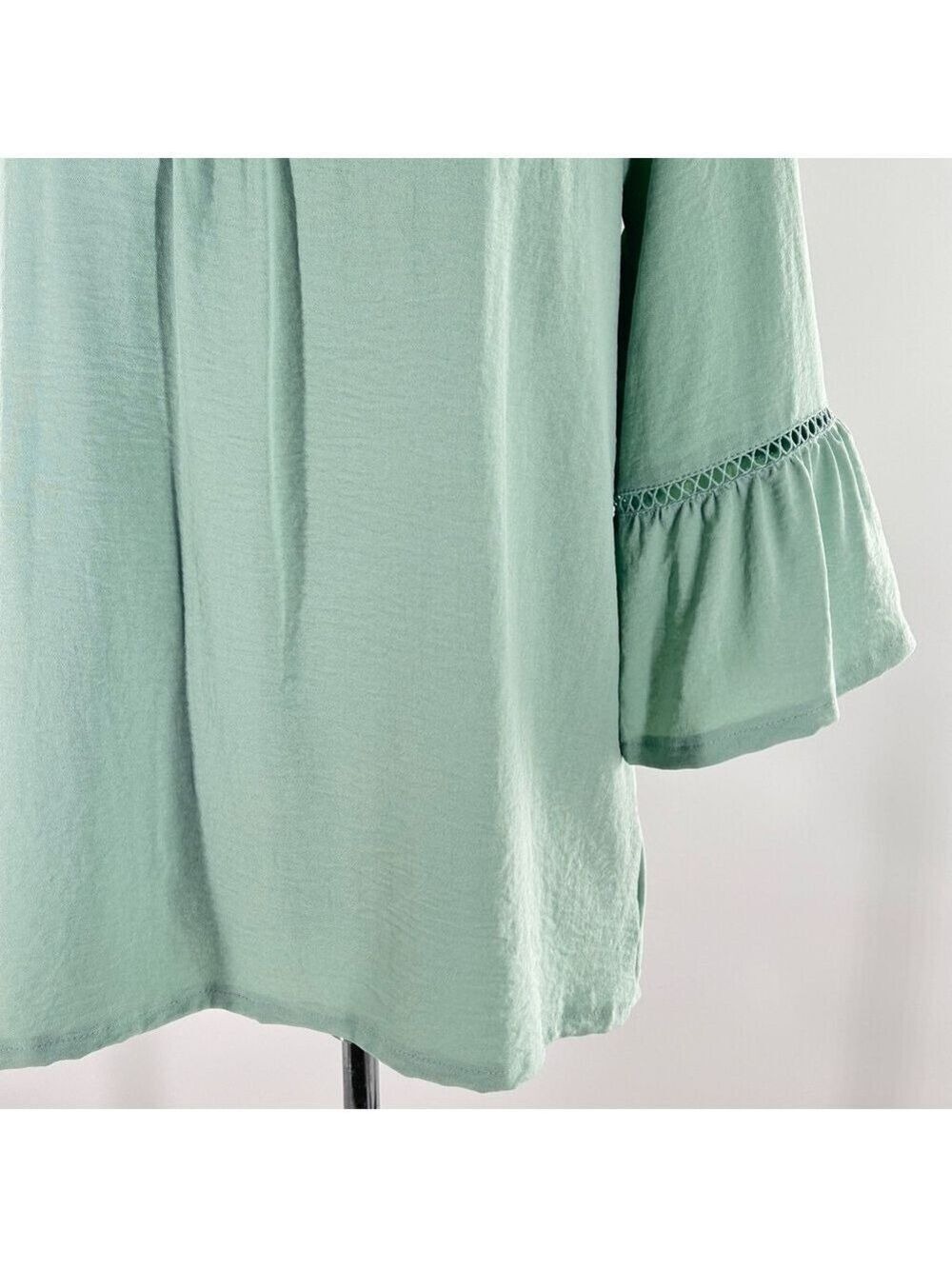 Adreamly Green V Neck Bell Sleeve Tunic Top Medium - Picture 5 of 10